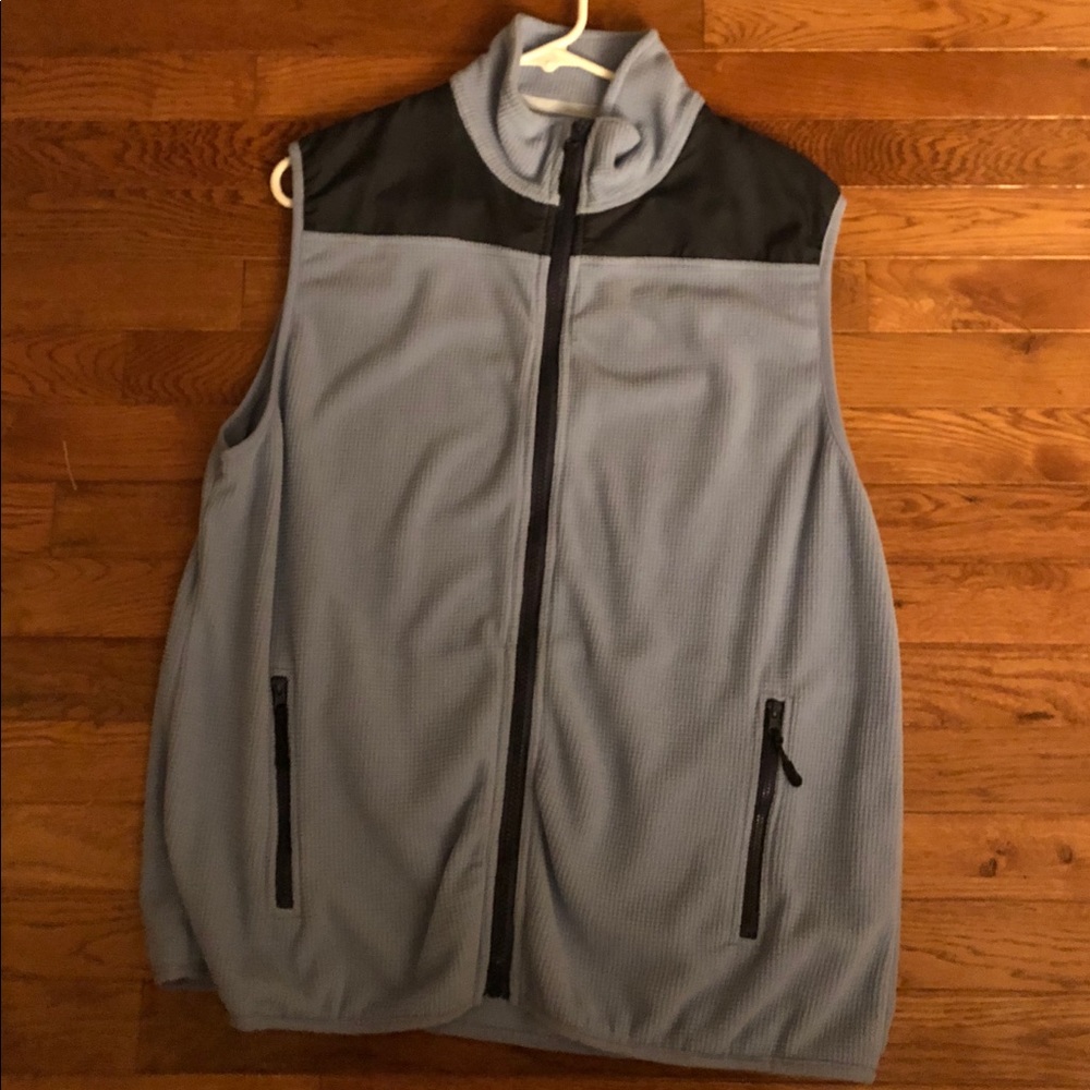 Men’s L Charleston Threads fleece vest